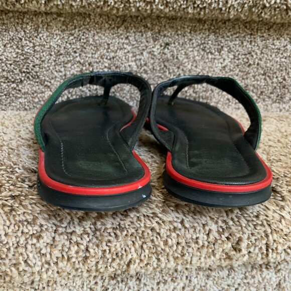 Gucci Men\'s Black Leather Thong Sandals.